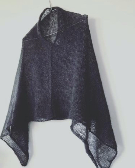 KaarinH silk mohair musta tuote 1 OneColorKnit (musta, silkki mohair poncho)